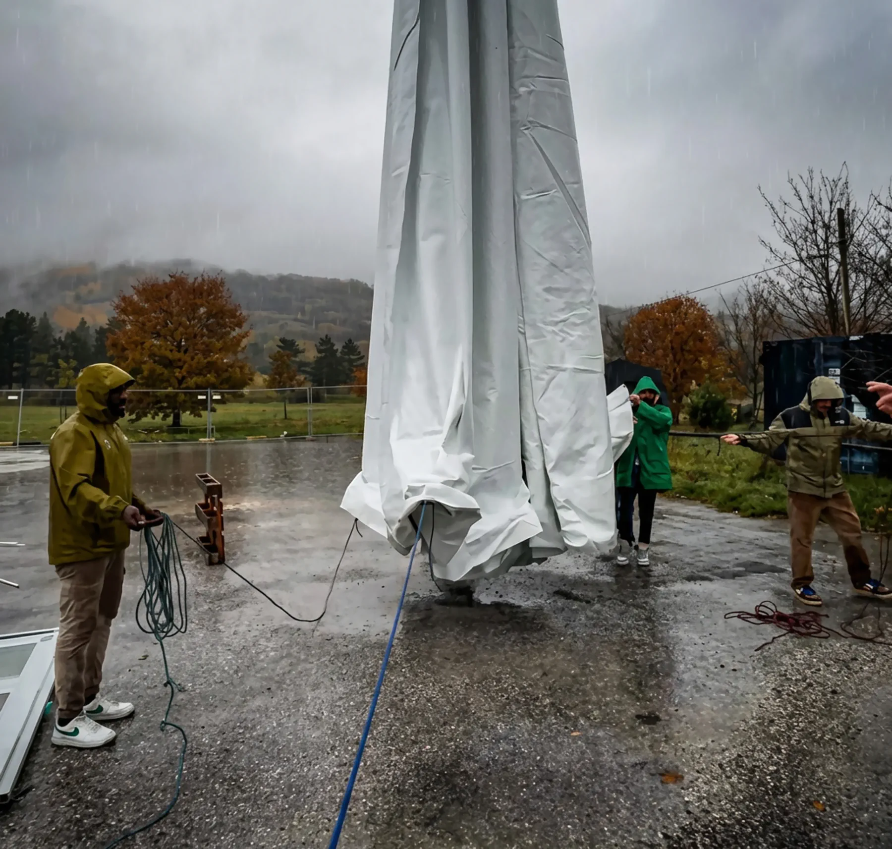 Théâtre immersif: posa telo cupola 14 metri pioggia