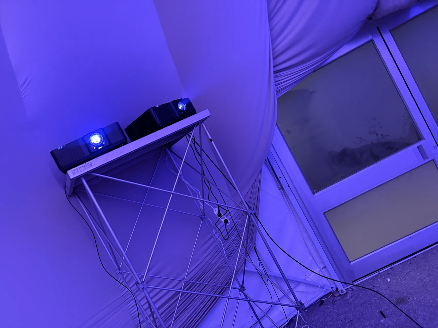 Théâtre immersif: proiettori mapping cupola immersiva