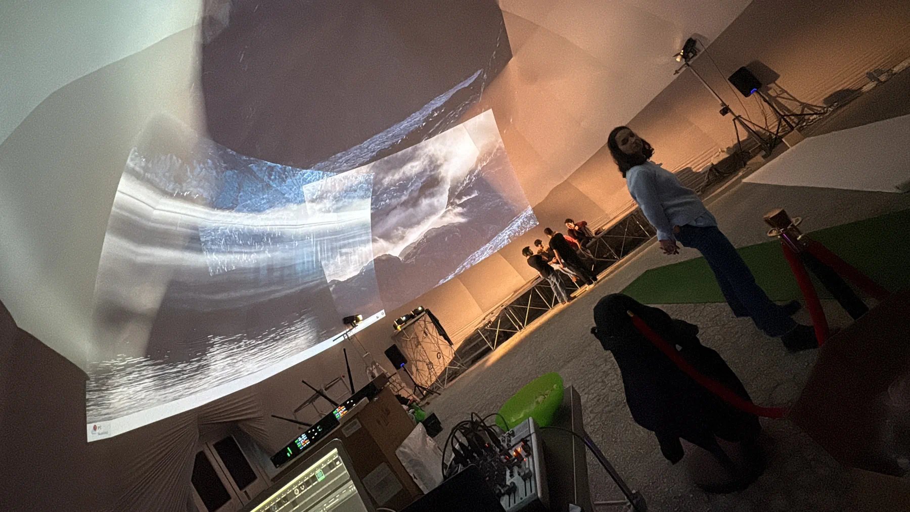 Théâtre immersif: proiezioni 360 backstage cupola