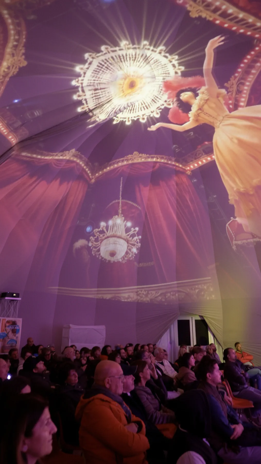 Théâtre immersif: pubblico spettacolo teatro immersivo