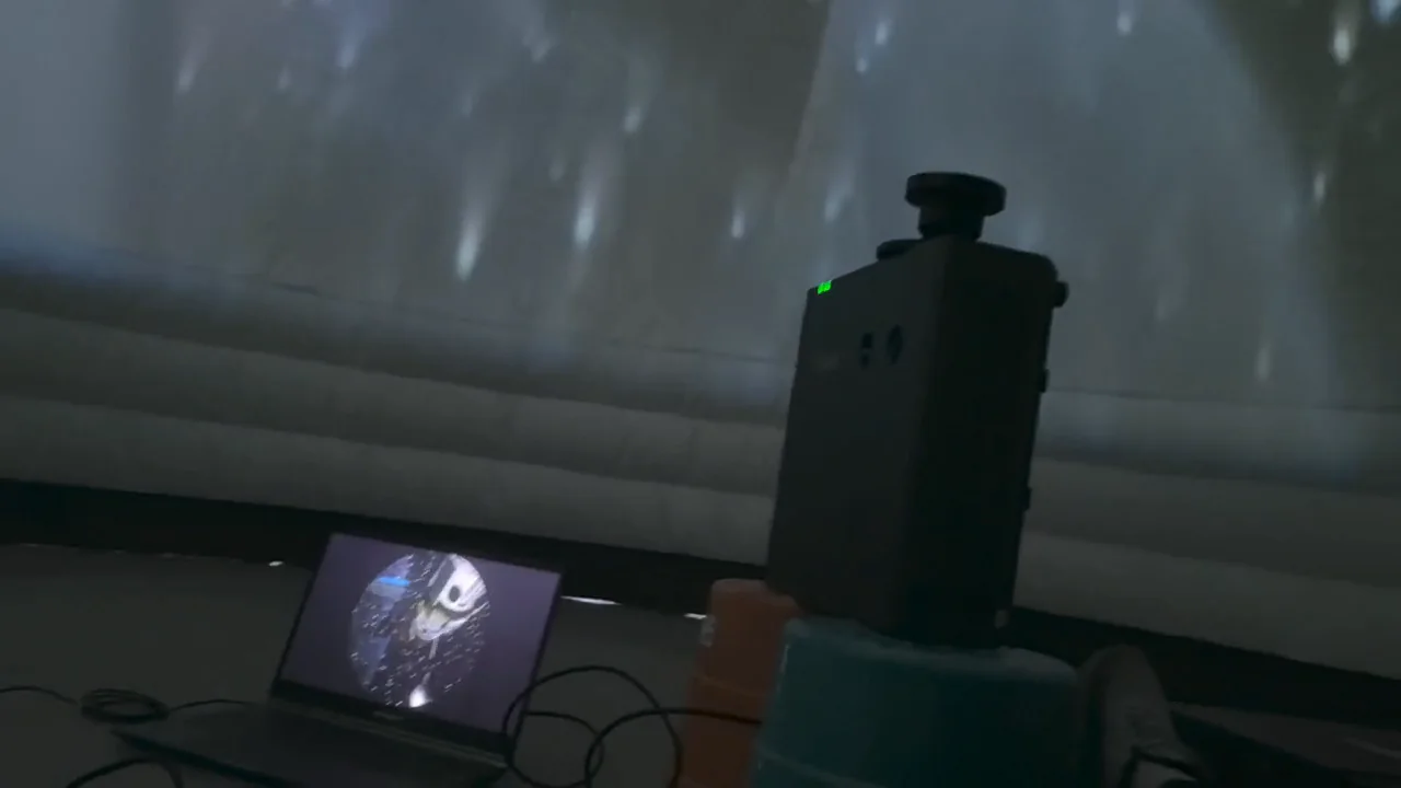 Fulldome projection system operating inside Tholus Air