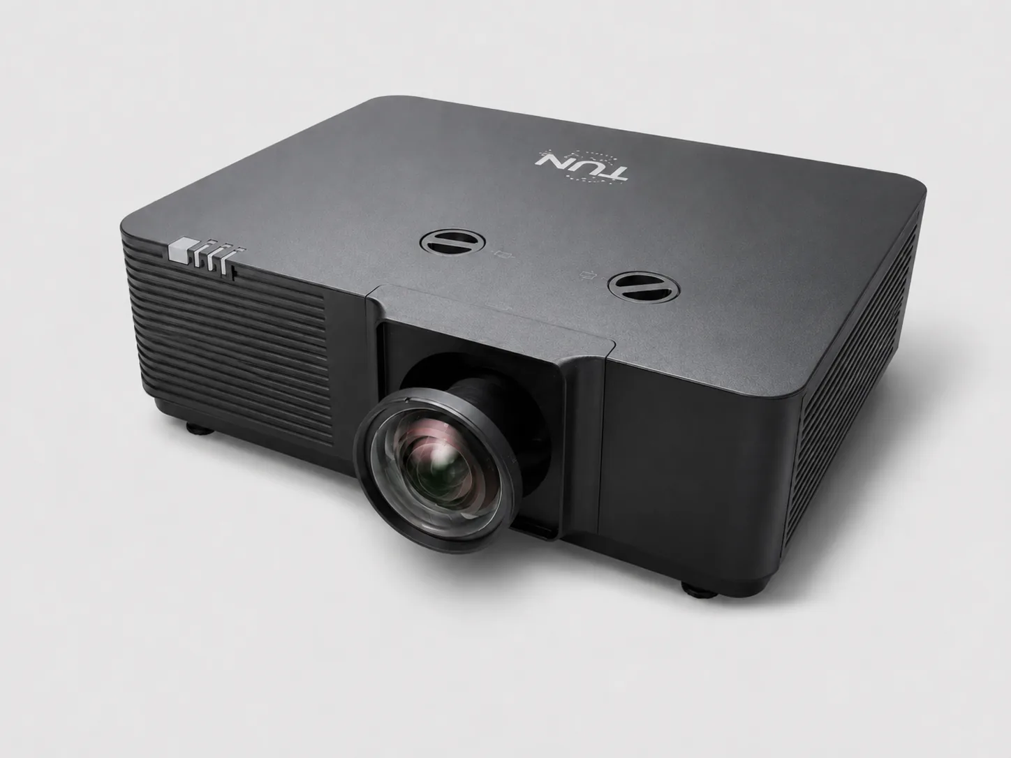 Vista frontal del proyector láser de 7.500 lúmenes ANSI