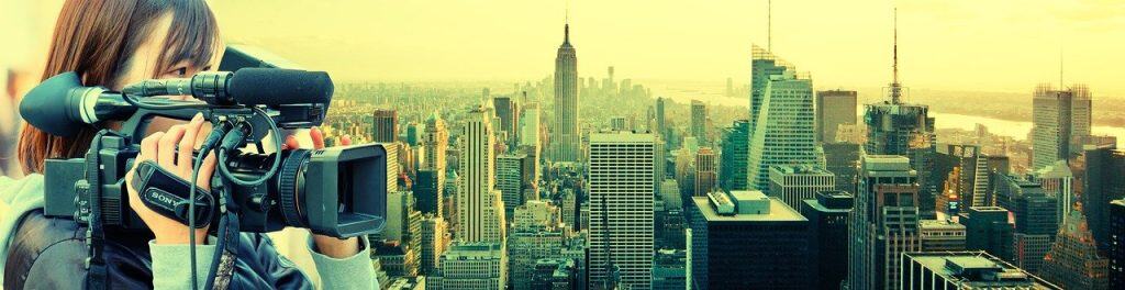Panoramica di New York e un operatore di ripresa